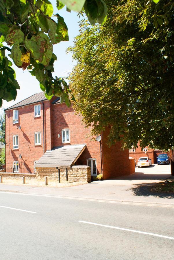 Chestnut Contractor Stays Wellingborough Dış mekan fotoğraf